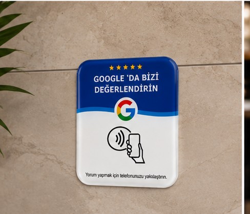 Mermer yüzeye yapıştırılmış NFC yorum etiketi